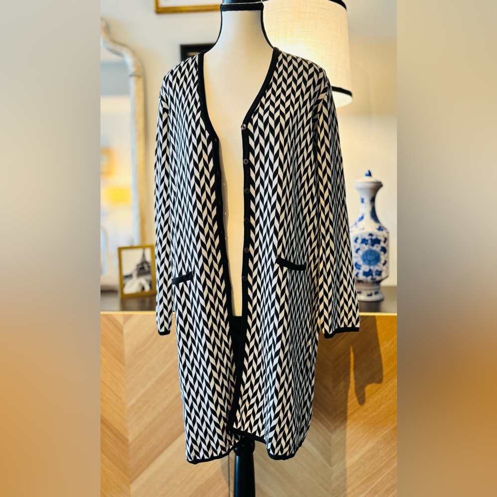 Black and White Chevron Cardigan XL - Picture 6 of 10
